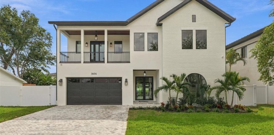 House in Tampa, Florida 5 bedrooms, 369.1 sq.m. № 2408588