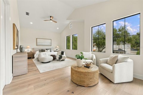 House in Tampa, Florida 5 bedrooms, 369.1 sq.m. № 2408588 - photo 25