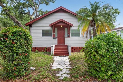 Propiedad comercial en Saint Petersburg, Florida 4 dormitorios, 130.06 m2 № 2223195