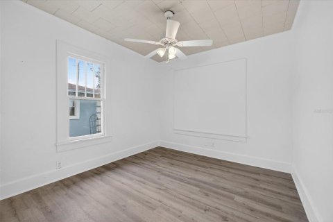 Propiedad comercial en venta en Saint Petersburg, Florida, 4 dormitorios, 130.06 m2 № 2223195 - foto 6