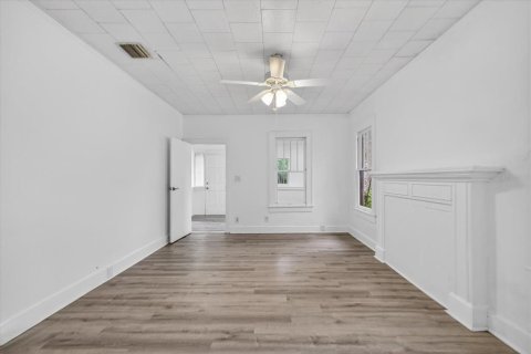 Propiedad comercial en venta en Saint Petersburg, Florida, 4 dormitorios, 130.06 m2 № 2223195 - foto 4