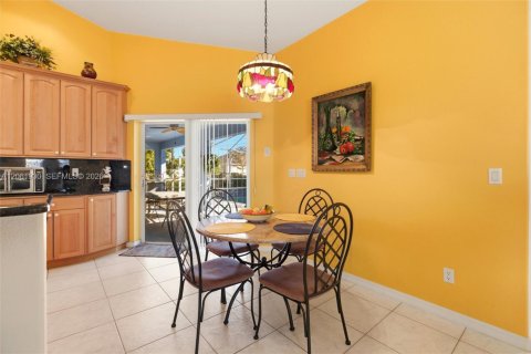 Casa en venta en Cape Coral, Florida, 4 dormitorios, 218.88 m2 № 2254764 - foto 17