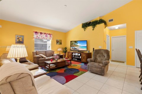 Casa en venta en Cape Coral, Florida, 4 dormitorios, 218.88 m2 № 2254764 - foto 9