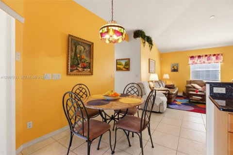Casa en venta en Cape Coral, Florida, 4 dormitorios, 218.88 m2 № 2254764 - foto 16