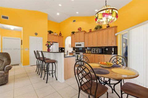 Casa en venta en Cape Coral, Florida, 4 dormitorios, 218.88 m2 № 2254764 - foto 11