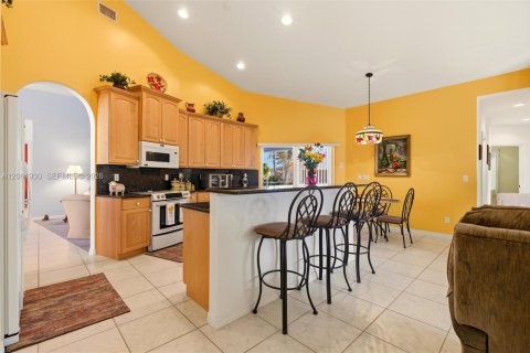 Casa en venta en Cape Coral, Florida, 4 dormitorios, 218.88 m2 № 2254764 - foto 12