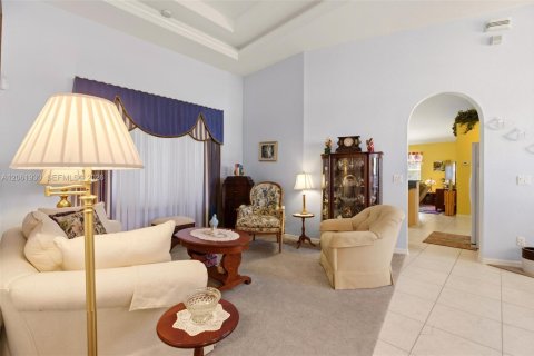 Casa en venta en Cape Coral, Florida, 4 dormitorios, 218.88 m2 № 2254764 - foto 5