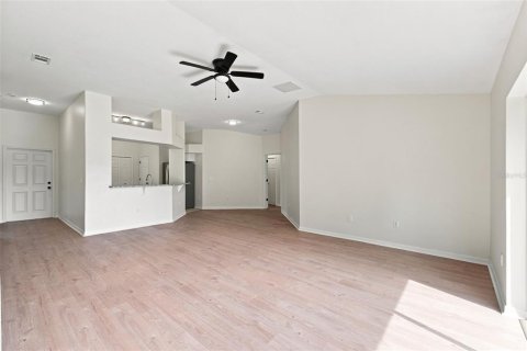 House in Wesley Chapel, Florida 4 bedrooms, 145.3 sq.m. № 2167460 - photo 10