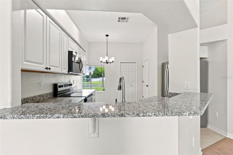 House in Wesley Chapel, Florida 4 bedrooms, 145.3 sq.m. № 2167460 - photo 3