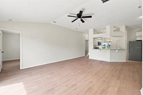 House in Wesley Chapel, Florida 4 bedrooms, 145.3 sq.m. № 2167460 - photo 9