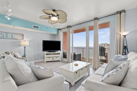 Condo in Panama City Beach, Florida, 1 bedroom  № 560331 - photo 1