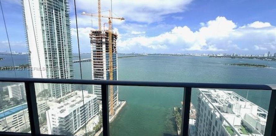 Condo à Miami, Floride, 3 chambres  № 2240567