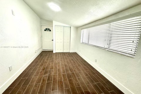 House in Miami Gardens, Florida 4 bedrooms, 122.63 sq.m. № 1944234 - photo 10