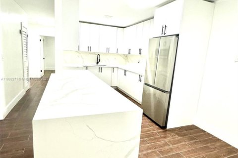 House in Miami Gardens, Florida 4 bedrooms, 122.63 sq.m. № 1944234 - photo 9