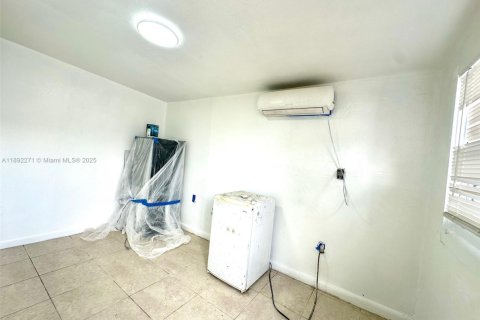 House in Miami Gardens, Florida 4 bedrooms, 122.63 sq.m. № 1944234 - photo 26