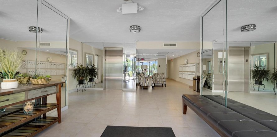 Condominio en Pompano Beach, Florida, 2 dormitorios № 959336