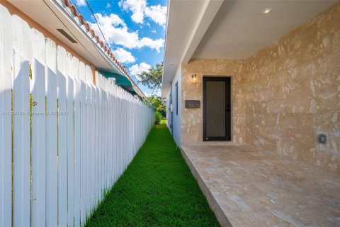 Купить виллу или дом в Майами, Флорида 3 спальни, 196.95м2, № 1972829 - фото 1