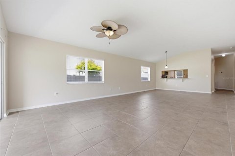 House in Land O' Lakes, Florida 4 bedrooms, 171.03 sq.m. № 2129953 - photo 16