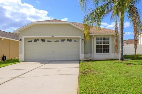 House in Land O' Lakes, Florida 4 bedrooms, 171.03 sq.m. № 2129953 - photo 2