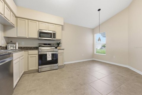 House in Land O' Lakes, Florida 4 bedrooms, 171.03 sq.m. № 2129953 - photo 5
