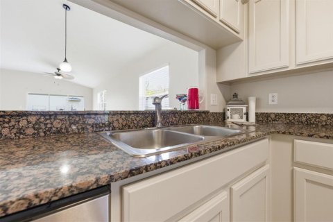 House in Land O' Lakes, Florida 4 bedrooms, 171.03 sq.m. № 2129953 - photo 10