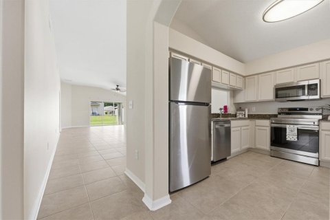 House in Land O' Lakes, Florida 4 bedrooms, 171.03 sq.m. № 2129953 - photo 7