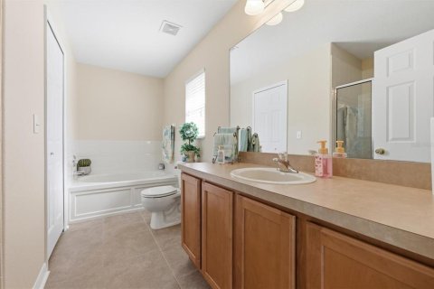 House in Land O' Lakes, Florida 4 bedrooms, 171.03 sq.m. № 2129953 - photo 20