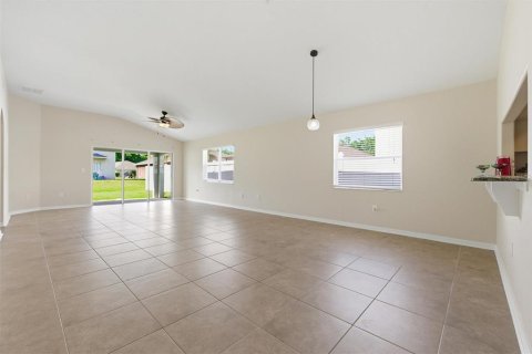 House in Land O' Lakes, Florida 4 bedrooms, 171.03 sq.m. № 2129953 - photo 13