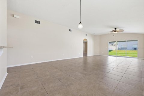 House in Land O' Lakes, Florida 4 bedrooms, 171.03 sq.m. № 2129953 - photo 15