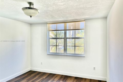 Condo in Aventura, Florida, 2 bedrooms  № 1739601 - photo 18