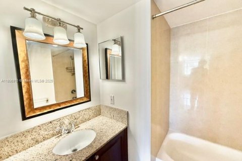 Condo in Aventura, Florida, 2 bedrooms  № 1739601 - photo 12