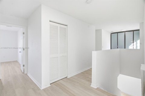 Casa en venta en Miramar, Florida, 4 dormitorios, 190.36 m2 № 1957252 - foto 18