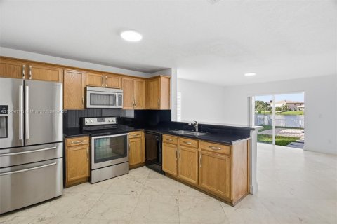 Casa en venta en Miramar, Florida, 4 dormitorios, 190.36 m2 № 1957252 - foto 14