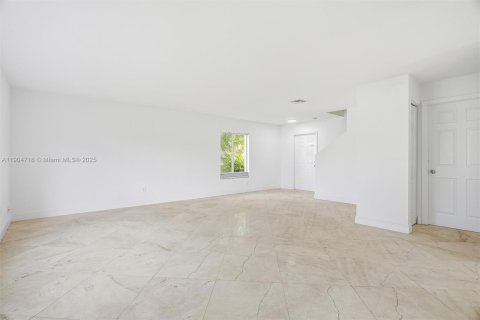 Casa en venta en Miramar, Florida, 4 dormitorios, 190.36 m2 № 1957252 - foto 10