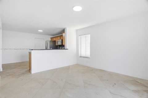 Casa en venta en Miramar, Florida, 4 dormitorios, 190.36 m2 № 1957252 - foto 13