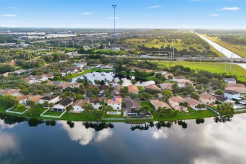 Casa en venta en Miramar, Florida, 4 dormitorios, 190.36 m2 № 1957252 - foto 6