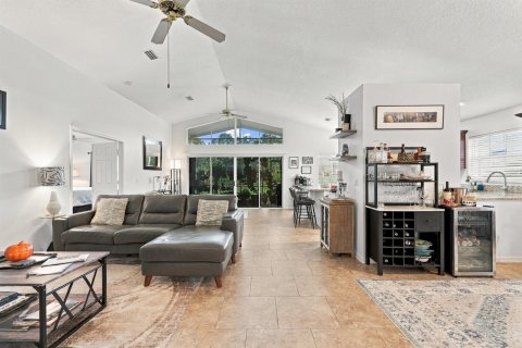 Villa ou maison à vendre à Port St. Lucie, Floride: 2 chambres, 166.02 m2 № 2412350 - photo 6
