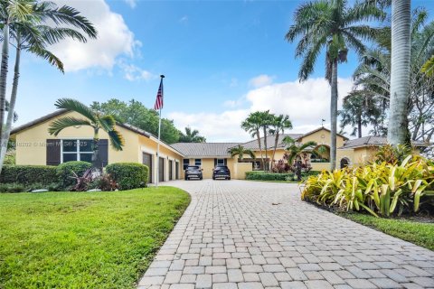 House in Southwest Ranches, Florida 7 bedrooms, 465.16 sq.m. № 1848801 - photo 11
