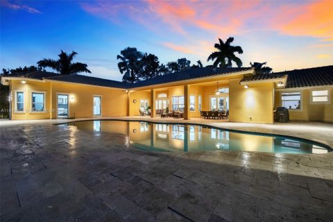House in Southwest Ranches, Florida 7 bedrooms, 465.16 sq.m. № 1848801 - photo 4