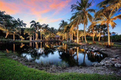 House in Southwest Ranches, Florida 7 bedrooms, 465.16 sq.m. № 1848801 - photo 2