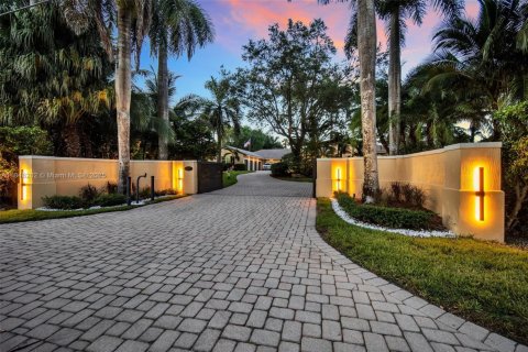 House in Southwest Ranches, Florida 7 bedrooms, 465.16 sq.m. № 1848801 - photo 6