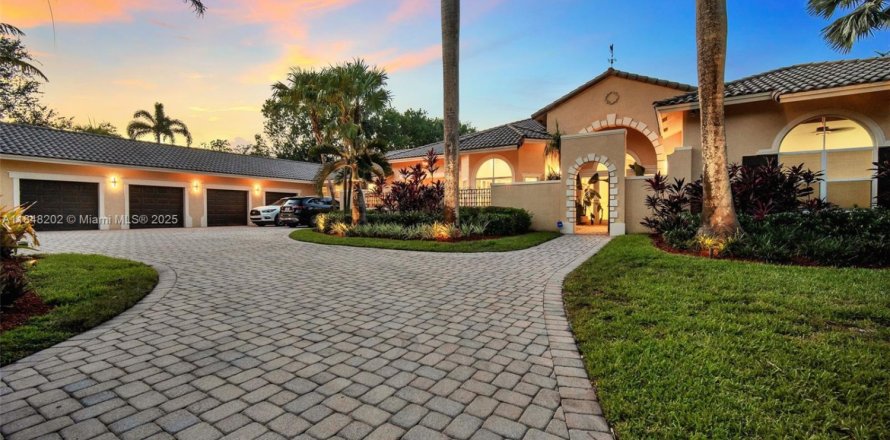 House in Southwest Ranches, Florida 7 bedrooms, 465.16 sq.m. № 1848801