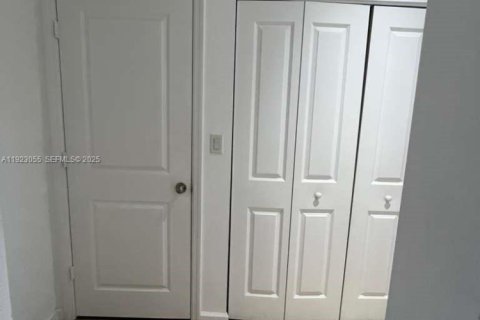 Touwnhouse à louer à Homestead, Floride: 4 chambres, 160.54 m2 № 1985742 - photo 8