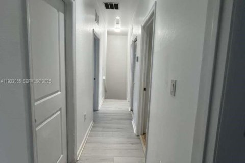 Touwnhouse à louer à Homestead, Floride: 4 chambres, 160.54 m2 № 1985742 - photo 13