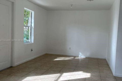 Touwnhouse à louer à Homestead, Floride: 4 chambres, 160.54 m2 № 1985742 - photo 6