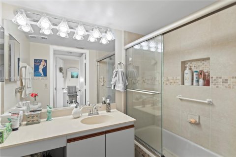 Condo in Deerfield Beach, Florida, 2 bedrooms  № 1804324 - photo 27