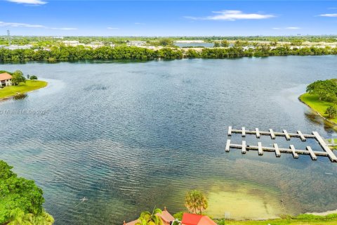 Condo in Deerfield Beach, Florida, 2 bedrooms  № 1804324 - photo 8