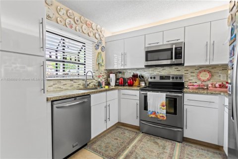 Condo in Deerfield Beach, Florida, 2 bedrooms  № 1804324 - photo 9