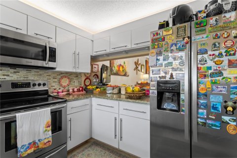 Condo in Deerfield Beach, Florida, 2 bedrooms  № 1804324 - photo 11