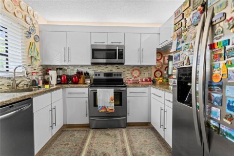 Condo in Deerfield Beach, Florida, 2 bedrooms  № 1804324 - photo 10